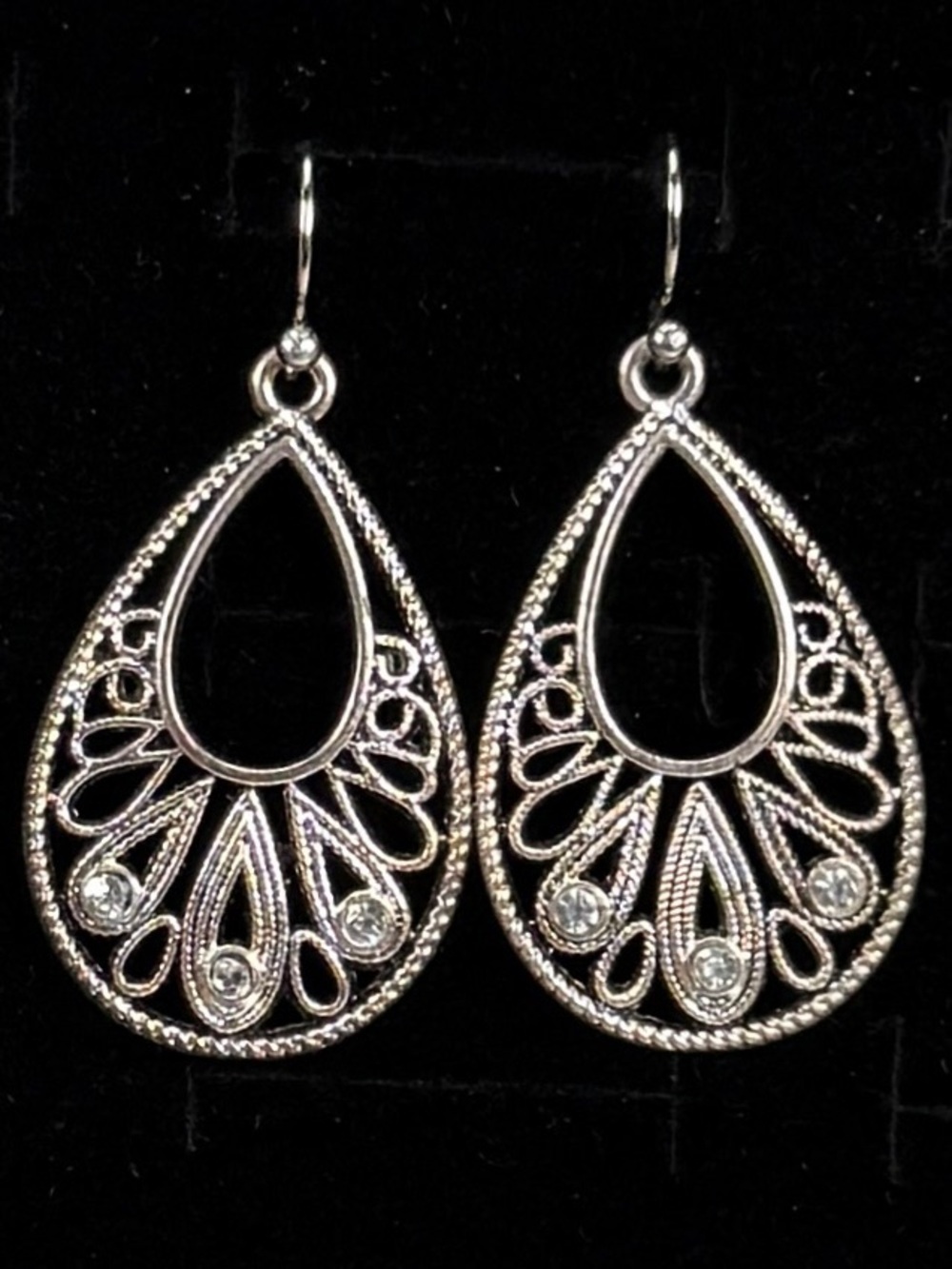 Beautiful silvertone, bling vintage pierced earrings